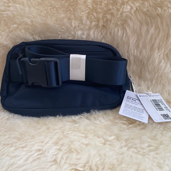 NWT True Navy -lululemon everywhere belt bag Navy Blue with Tags - Picture 2 of 5